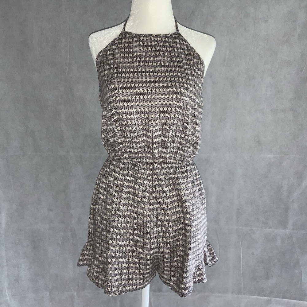 Bcbgeneration Mini Romper Open Back Sz Medium - image 1